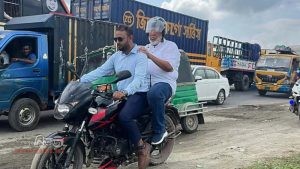 সিলেট মহাসড়কের যানজট, বাধ্য হয়ে মোটরসাইকেলে চড়লেন সড়ক উপদেষ্টা