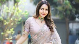নিজের অভিনয়ে সন্তুষ্ট নন ফারিণ!