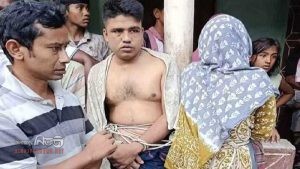 গাইবান্ধায় প্রবাসীর স্ত্রীর সঙ্গে আপত্তিকর অবস্থায় পুলিশ সদস্য ধরা
