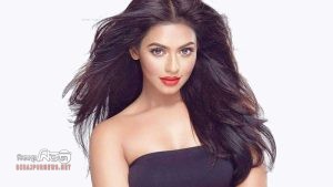 নায়িকা থেকে গায়িকার পথে