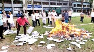 হাকিমপুর সাব-রেজিস্টার অফিসে পুরনো না দাবিকৃত দলিল ধ্বংস