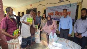 বিরামপুরে ১২ শ’ কৃষক পেলেন বিনামুল্যে সরিষা বীজ ও সার