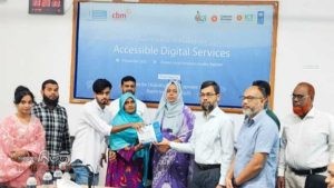 রাজশাহীতে ৫০ জন প্রতিবন্ধী নারী-পুরুষ পেলেন স্মার্টফোন