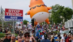 ট্রাম্পবিরোধী আন্দোলনে উত্তাল যুক্তরাষ্ট্র, রাস্তায় লাখ লাখ মানুষ