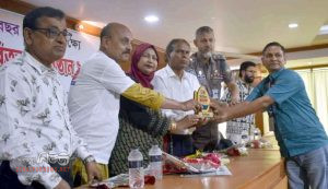 গাইবান্ধার নির্ভিক সাংবাদিক আরিফ উদ্দিন সেরা সংবাদদাতার সম্মাননা ক্রেস্ট পেলেন