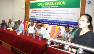 হাবিপ্রবির বিদেশী শিক্ষার্থীদের সাথে ভাইস-চ্যান্সেলর মহোদয়ের মতবিনিময় সভা অনুষ্ঠিত