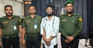 ঢামেকের জরুরি বিভাগে ভুয়া চিকিৎসক আটক