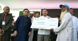 রাজশাহীতে ৩৯ হাজার আখচাষিকে প্রণোদনা দিলেন প্রধানমন্ত্রী