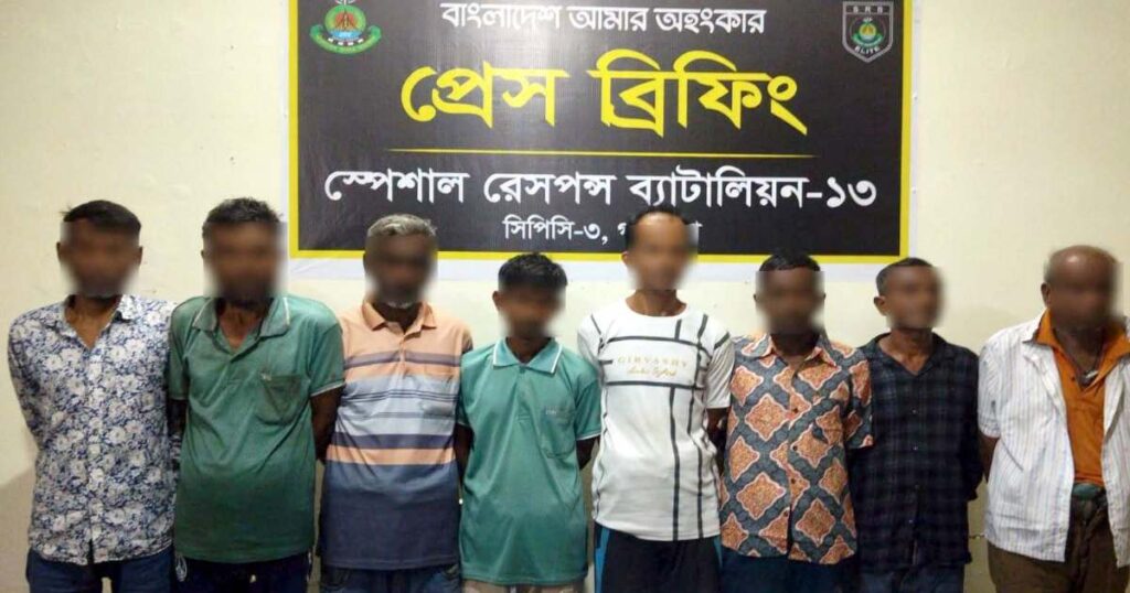 পলাশবাড়ীতে জুয়ার আসরে অভিযানে ৮ জন গ্রেফতার