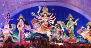 বিজয়া দশমীতে মণ্ডপে ঢাক-শঙ্খে বিদায়ের সুর
