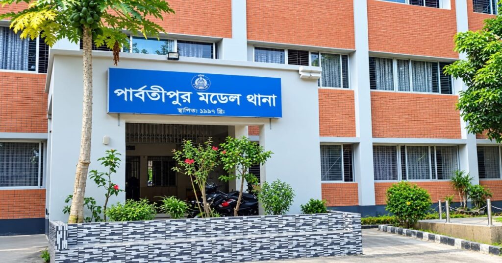 পার্বতীপুরে প্রধান শিক্ষককে পিটিয়ে হত্যার অভিযোগ, আটক ১