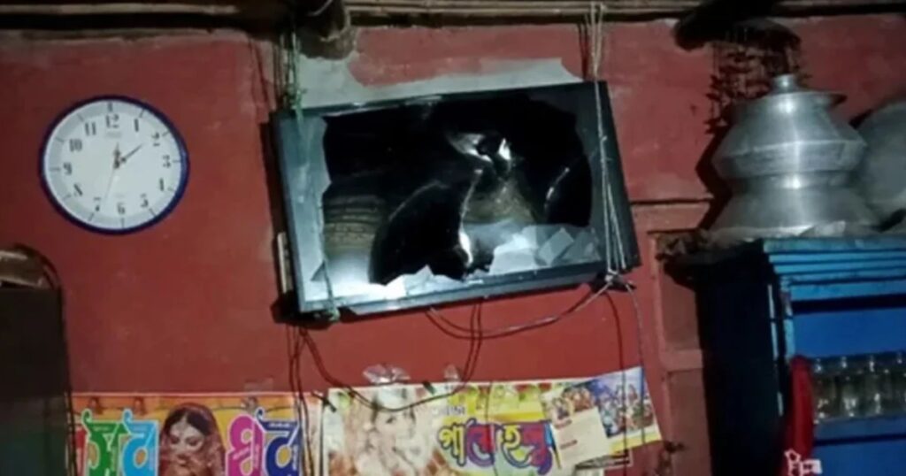 রংপুরে ধর্ম অবমাননার অভিযোগে তিন বাড়িতে হামলা, ভাঙচুর ও লুটপাট