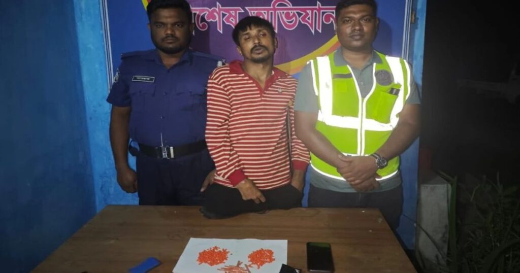 কুড়িগ্রামে উলিপুরে ৫০০ পিস ইয়াবাসহ গ্রেপ্তার ২৬ মামলার আসামি