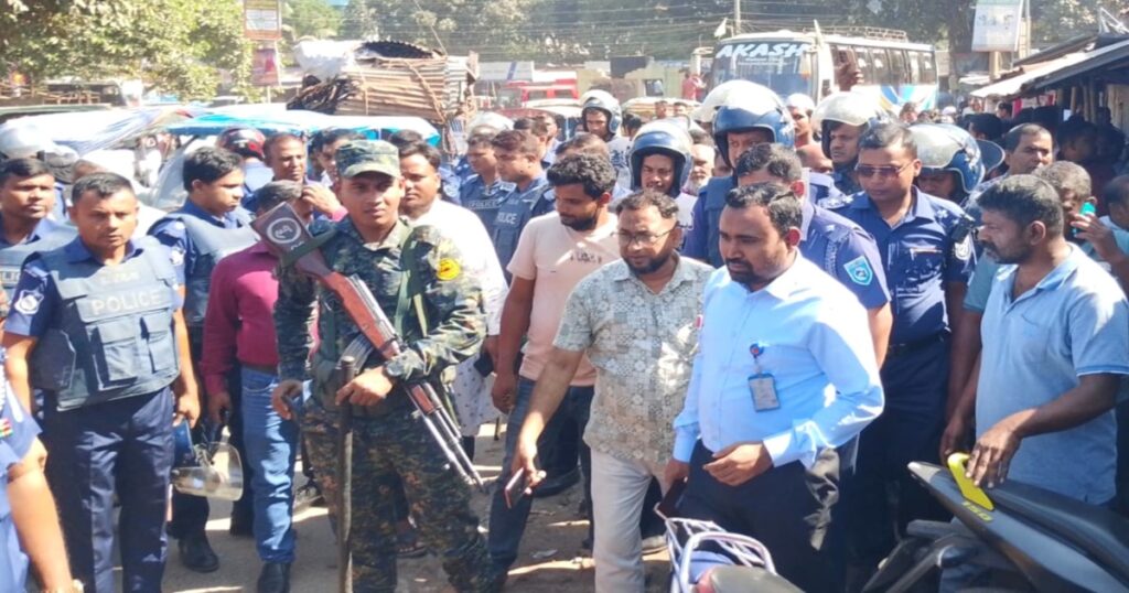 বীরগঞ্জে ঐতিহাসিক ডাক্তারখানা মাঠে উচ্ছেদ অভিযান