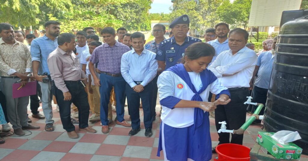 দিনাজপুরে বিভিন্ন কর্মসূচির মধ্য দিয়ে বিশ্ব হাত ধোয়া দিবস পালিত