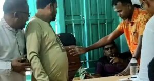 সিরাজগঞ্জে কালভার্ট নির্মাণের বিলে ৫০ হাজার টাকা চাঁদা দাবি, ইউপি সদস্যকে মারধরের অভিযোগ