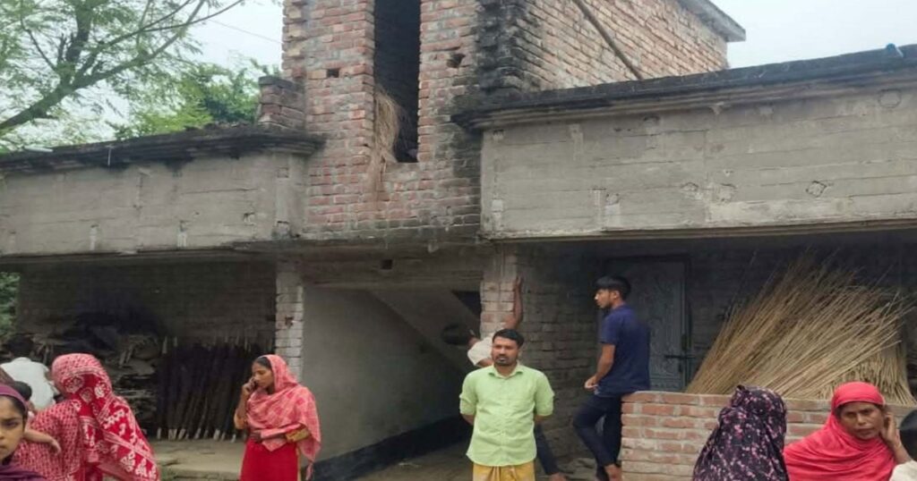 রাজশাহীতে নিজ বাড়ির ছাদে কৃষককে হত্যা