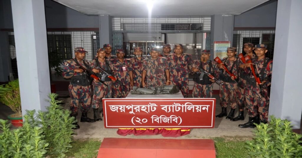 জয়পুরহাটে নদীর পানিতে ডুবন্ত অবস্থায় ৮৫ কেজির বিষ্ণুমূর্তি উদ্ধার