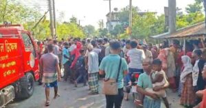 পাবনার ঈশ্বরদীতে ট্রাকের ধাক্কায় নছিমন উল্টে মাছ ব্যবসায়ী নিহত, আহত ২
